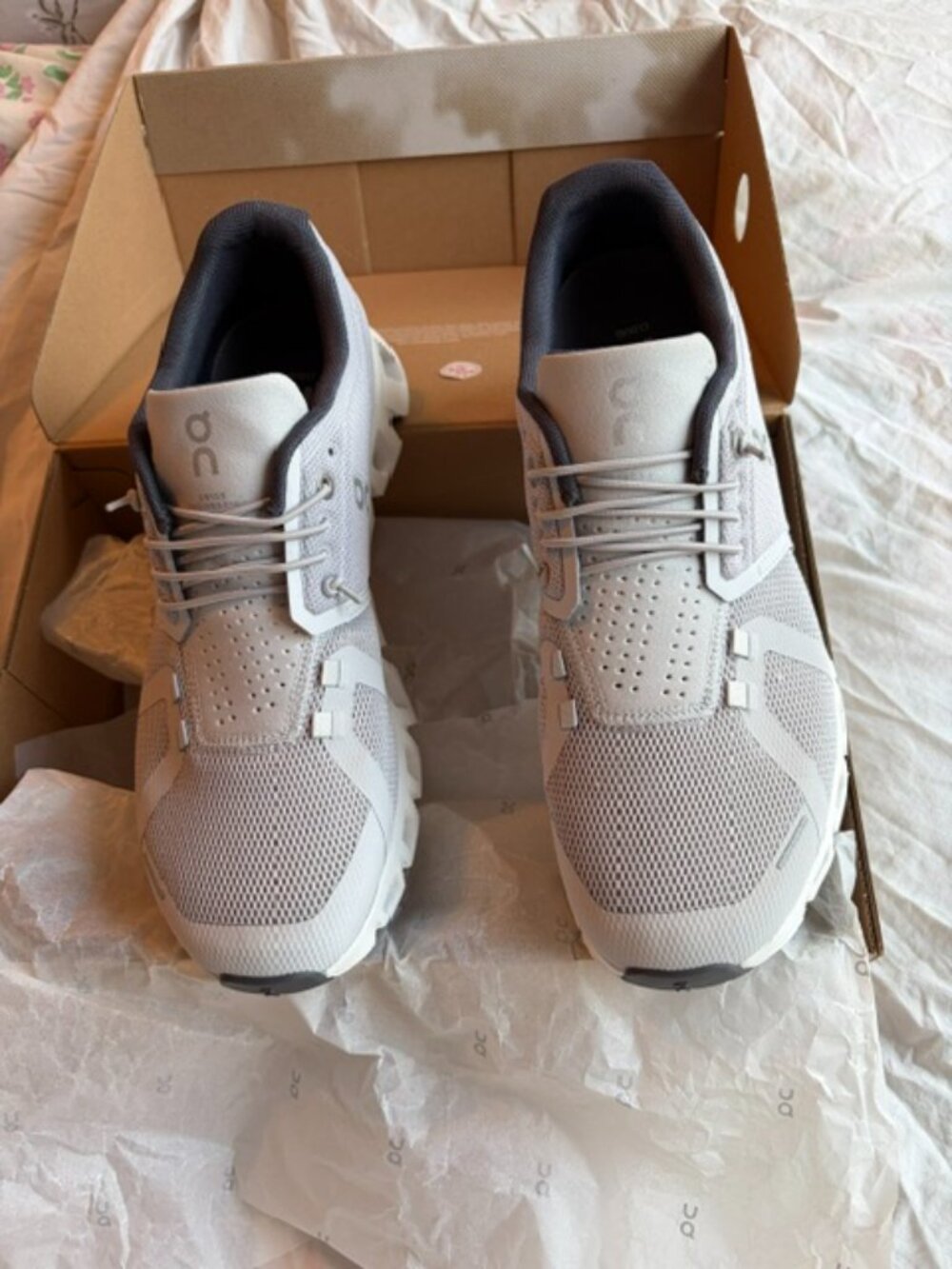 On Cloud 5 Men’s 8.5 Glacier/White — Brand New in Box